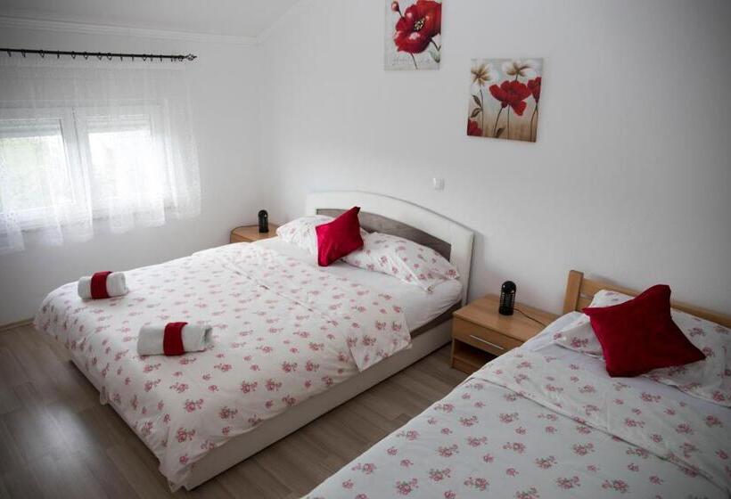 اتاق استاندارد سه نفره, Relax Guest House Blagaj