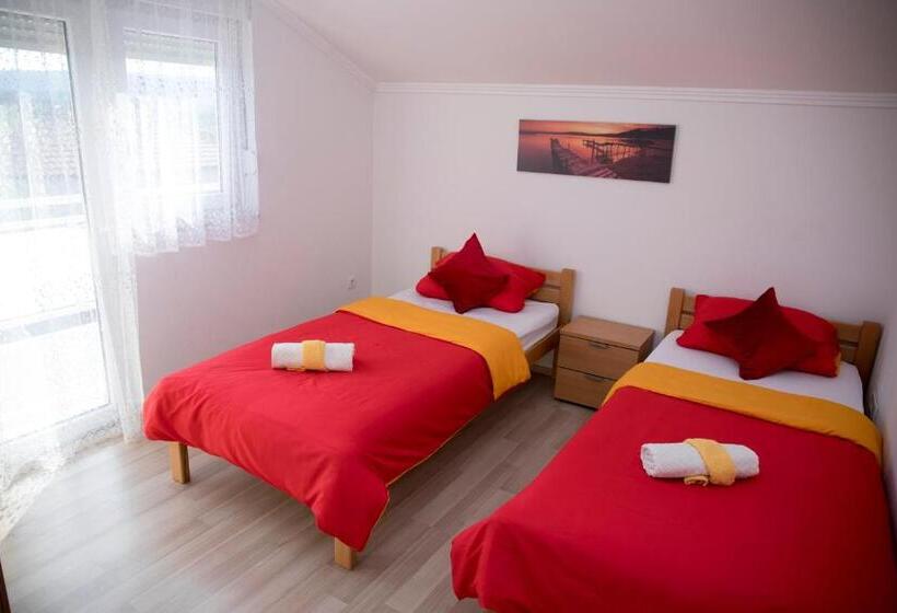 اتاق استاندارد با تراس, Relax Guest House Blagaj