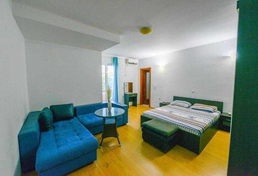 اتاق لوکس با بالکن, Rexha Apartments