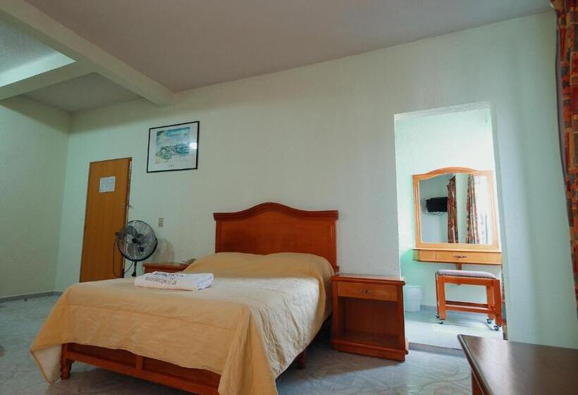 スタンダードルーム, El Conquistador Monarca