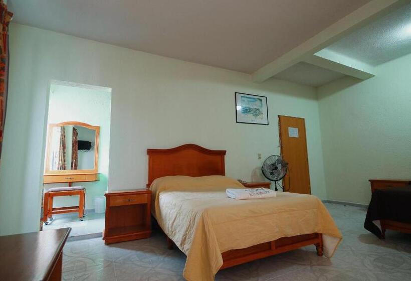 スタンダードトリプルルーム, El Conquistador Monarca