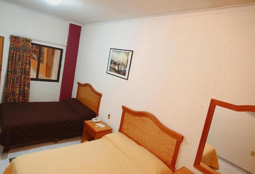 スタンダードトリプルルーム, El Conquistador Monarca