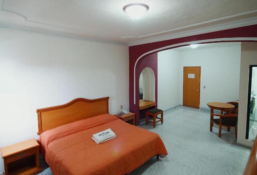 ジュニアスイート, El Conquistador Monarca