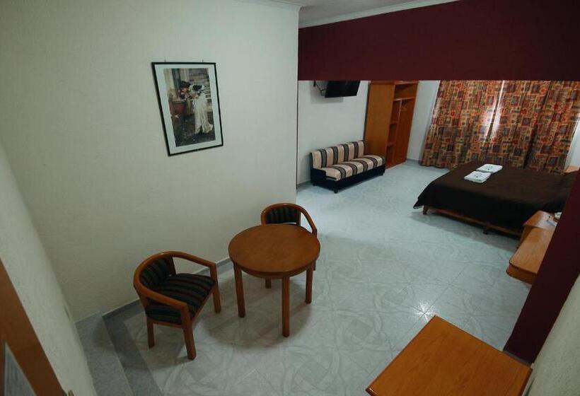 ジュニアスイート, El Conquistador Monarca