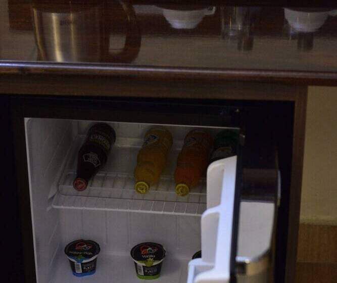 Standard Szoba, Razana