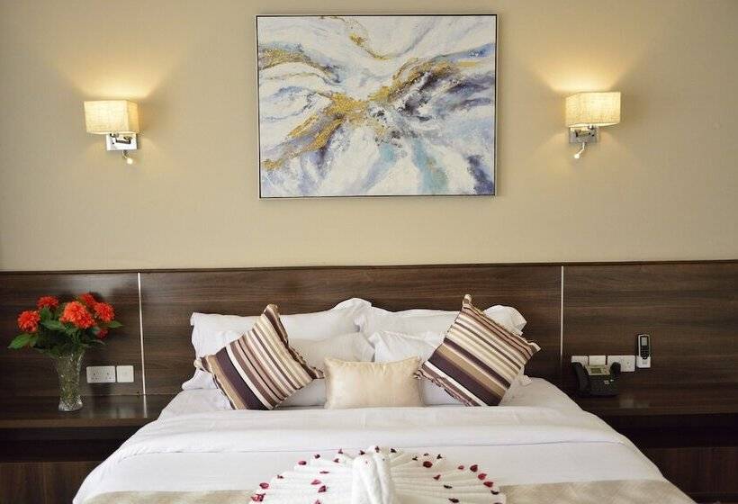 Deluxe Szoba, Razana