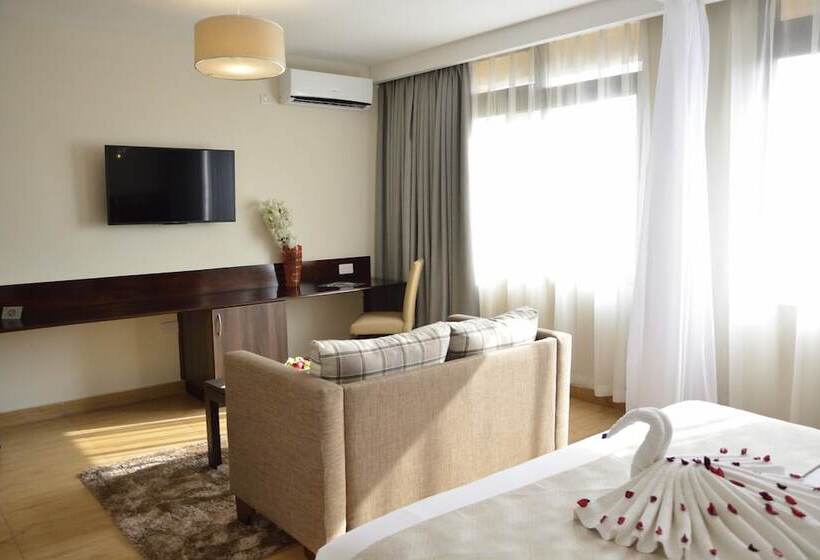 Deluxe Szoba, Razana