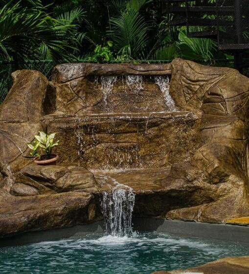 חדר סטנדרט, The Jungle Container