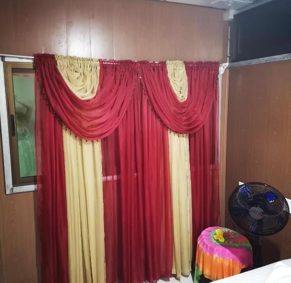 חדר סטנדרט חדר אמבטיה משותף, The Jungle Container