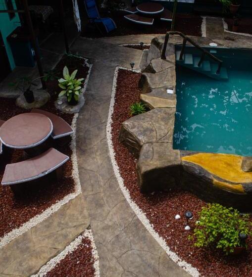 חדר סטנדרט חדר אמבטיה משותף, The Jungle Container