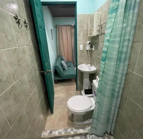 آپارتمان 1 خوابه با بالکن, The Jungle Container