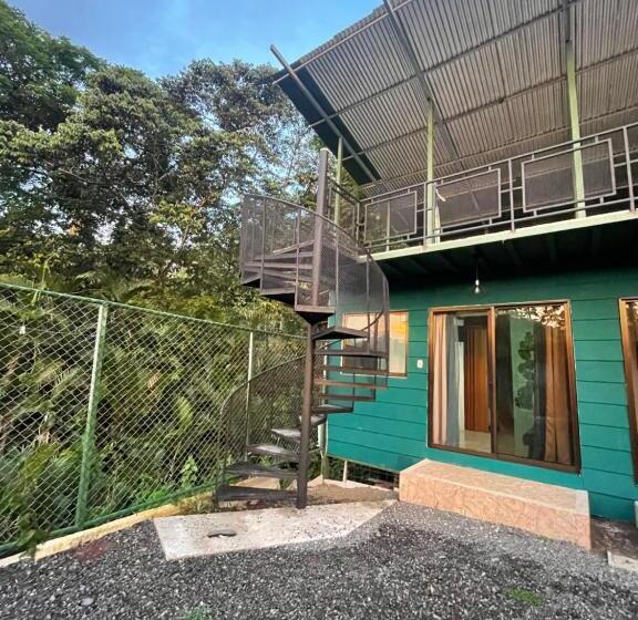 דירה בת חדר שינה 1 עם מרפסת, The Jungle Container