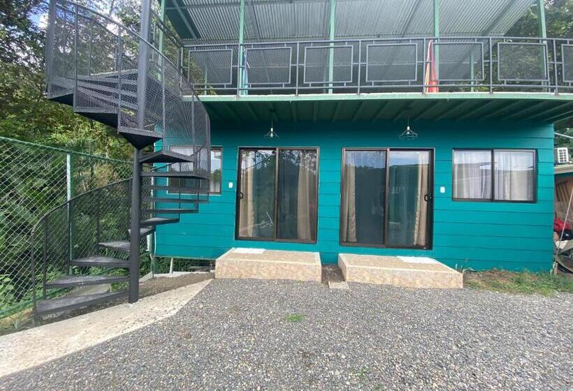 带1个卧室的带阳台的公寓, The Jungle Container