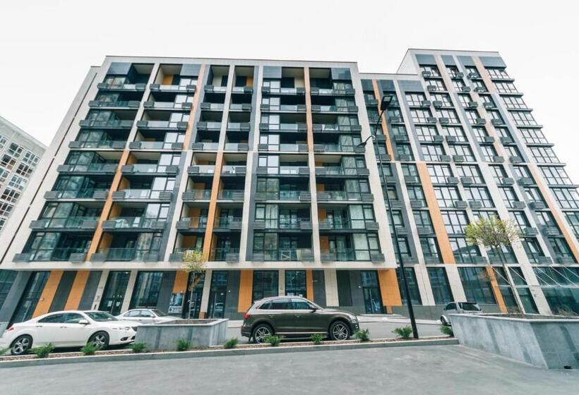 استودیوی استاندارد, Luxury Apartments