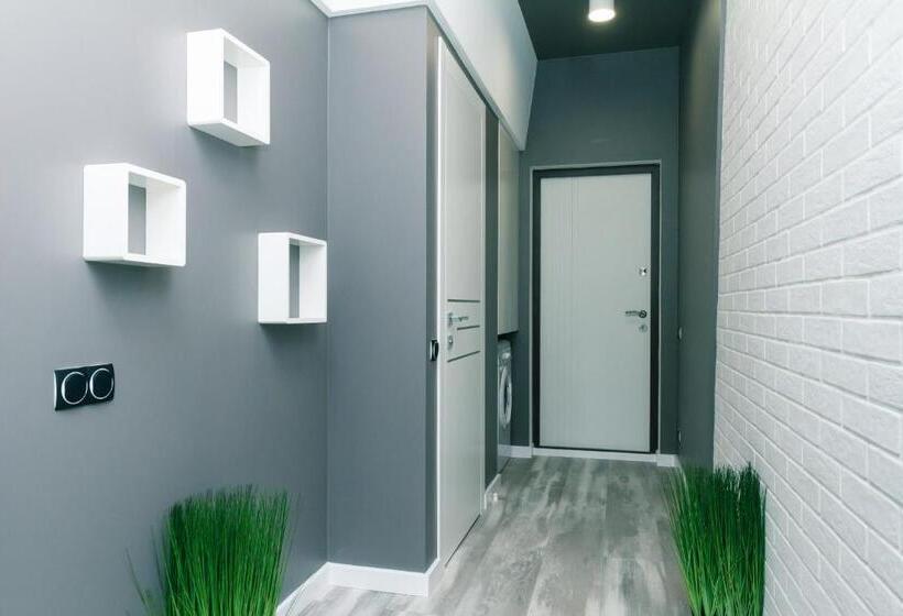 استودیوی استاندارد, Luxury Apartments
