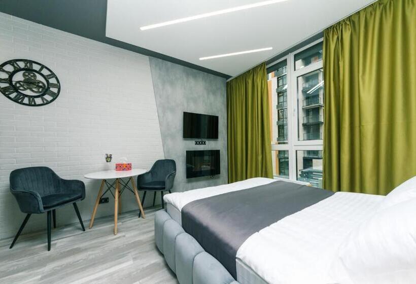 استودیوی استاندارد, Luxury Apartments