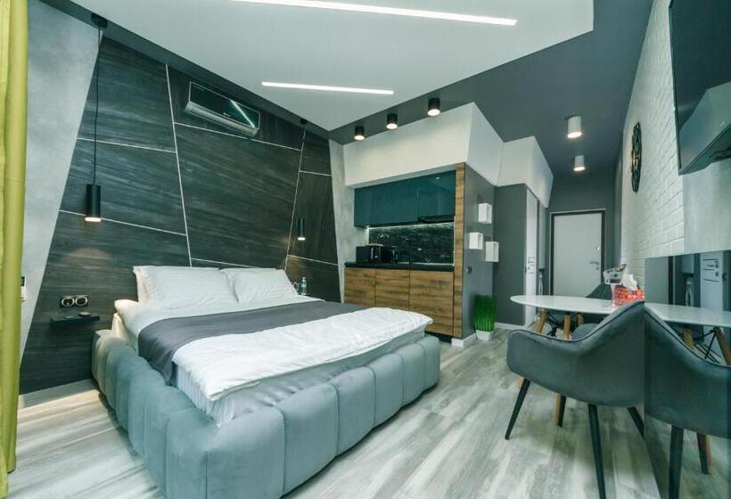 استودیوی استاندارد, Luxury Apartments