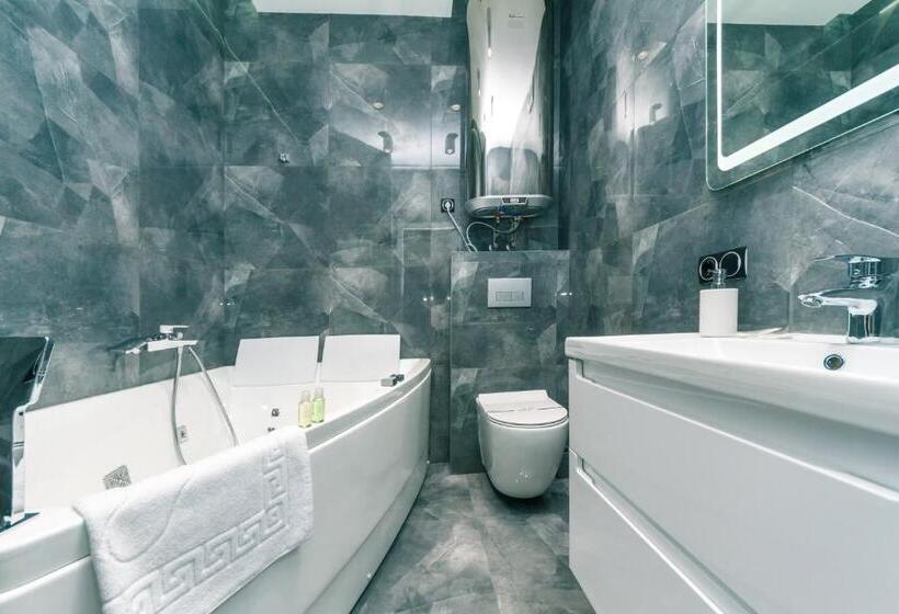 استودیوی استاندارد, Luxury Apartments