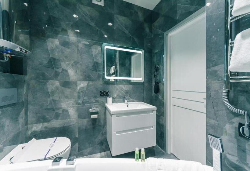 استودیوی استاندارد, Luxury Apartments