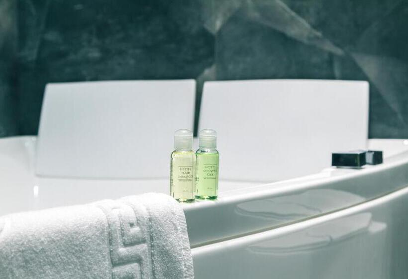 استودیوی استاندارد, Luxury Apartments