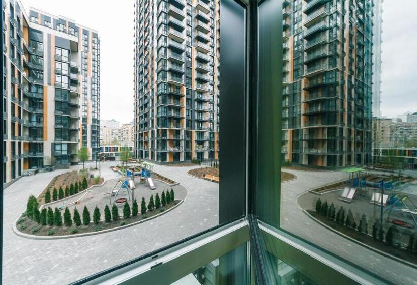 استودیوی استاندارد, Luxury Apartments