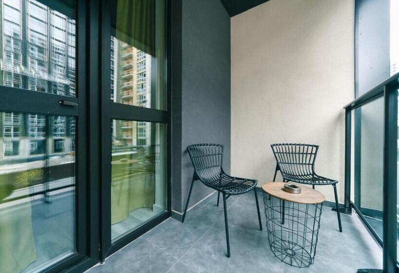 سوئیت با وان آب گرم, Luxury Apartments