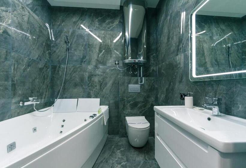 سوئیت با وان آب گرم, Luxury Apartments
