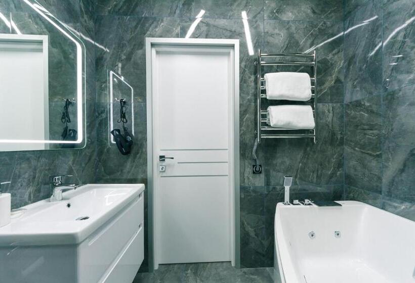 سوئیت با وان آب گرم, Luxury Apartments