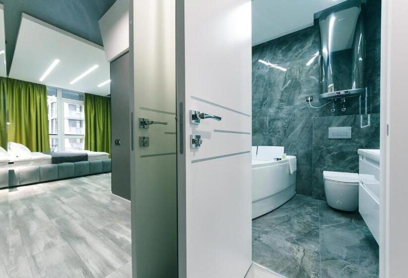 سوئیت با وان آب گرم, Luxury Apartments