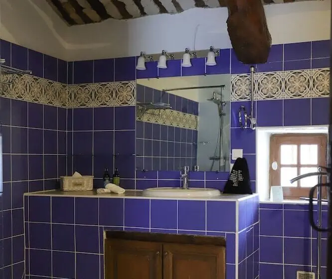 اتاق لوکس, La Ferme De La Huppe
