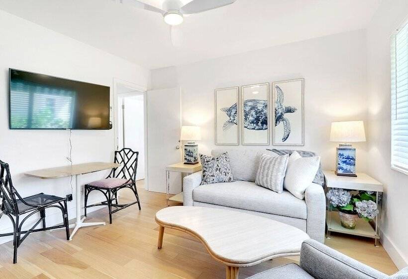 جناح, The Gondolier Inn