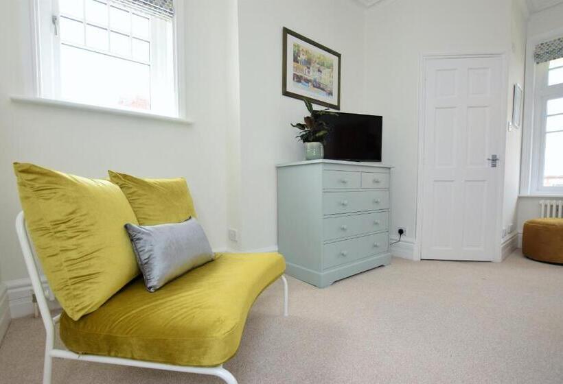 带大床的标准间, B&b@no2