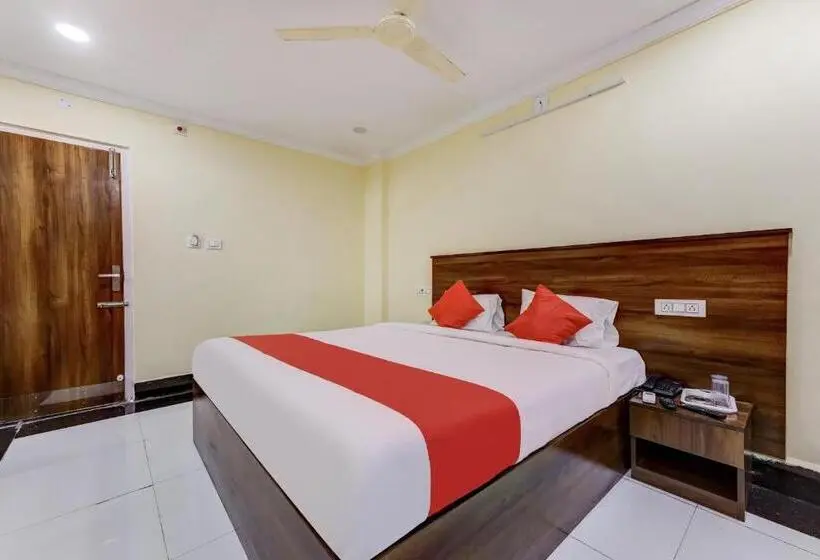 Deluxe Kolmen Hengen Huone, Collection O Srinivasa Residency