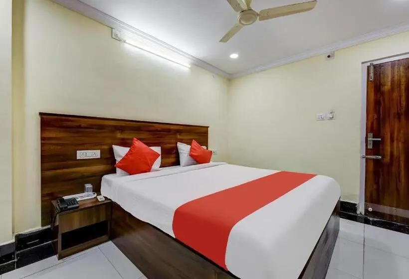 Deluxe Kolmen Hengen Huone, Collection O Srinivasa Residency