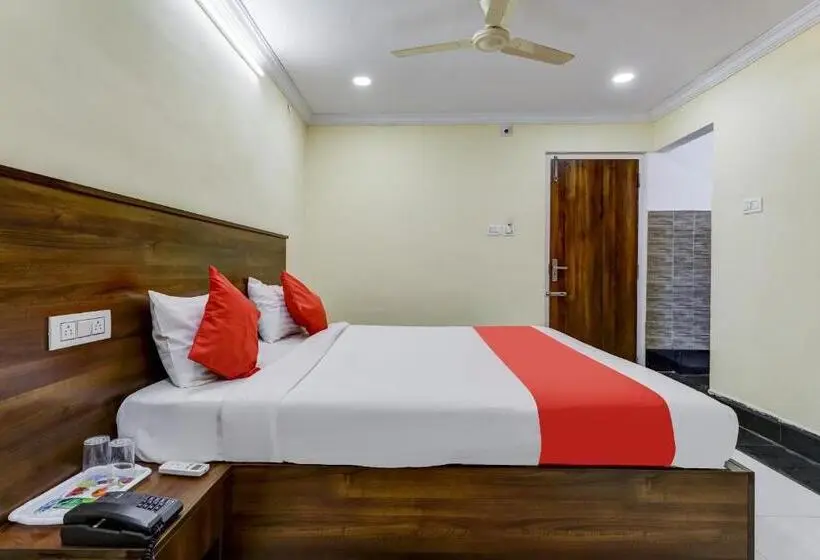 Deluxe Kolmen Hengen Huone, Collection O Srinivasa Residency