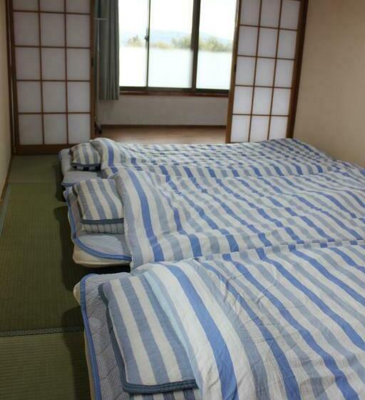 חדר סטנדרט לשלושה עם חדר אמבטיה משוף, Rosencat