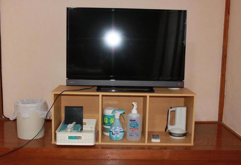 חדר סטנדרט לשלושה עם חדר אמבטיה משוף, Rosencat