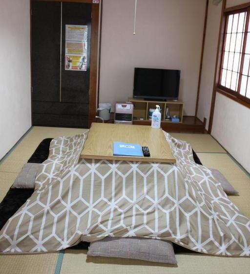 חדר סטנדרט לשלושה עם חדר אמבטיה משוף, Rosencat