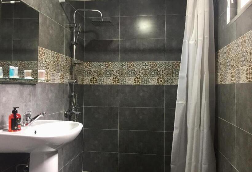 اتاق استاندارد سه نفره, Guest House Maradona