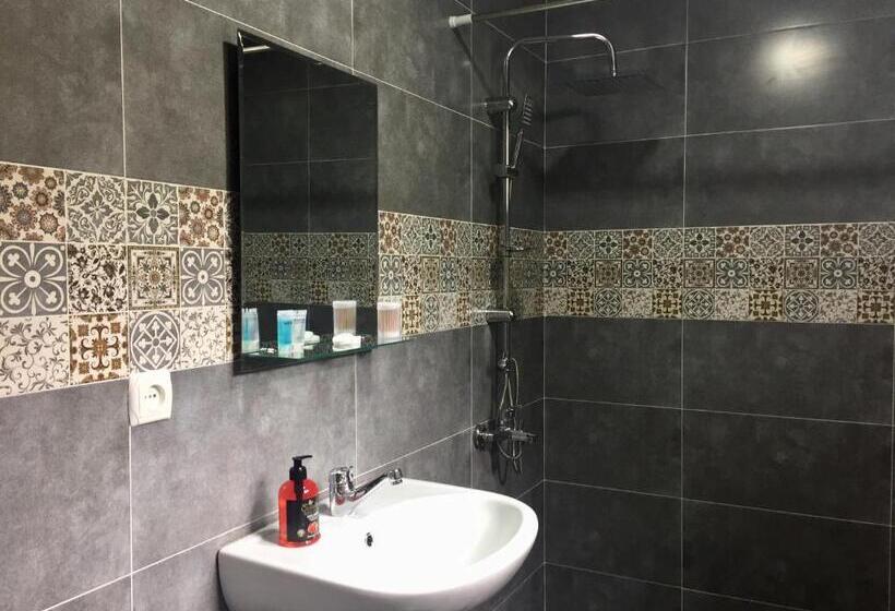 اتاق استاندارد سه نفره, Guest House Maradona