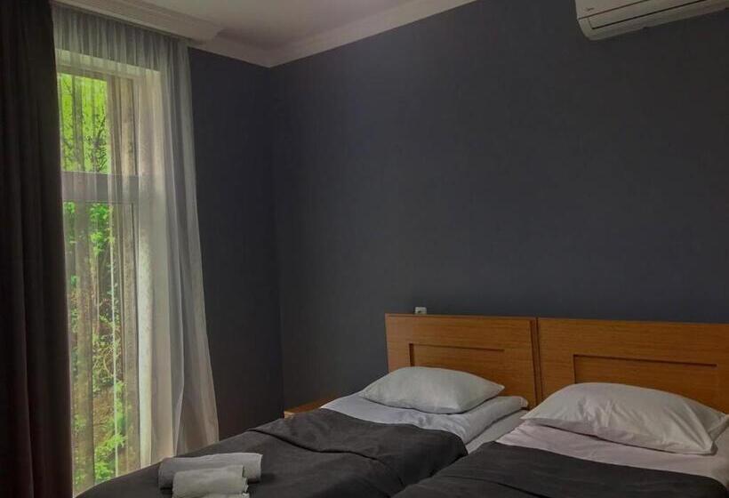 اتاق استاندارد سه نفره, Guest House Maradona