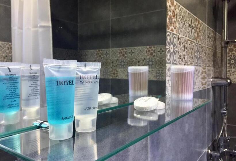 اتاق استاندارد سه نفره, Guest House Maradona