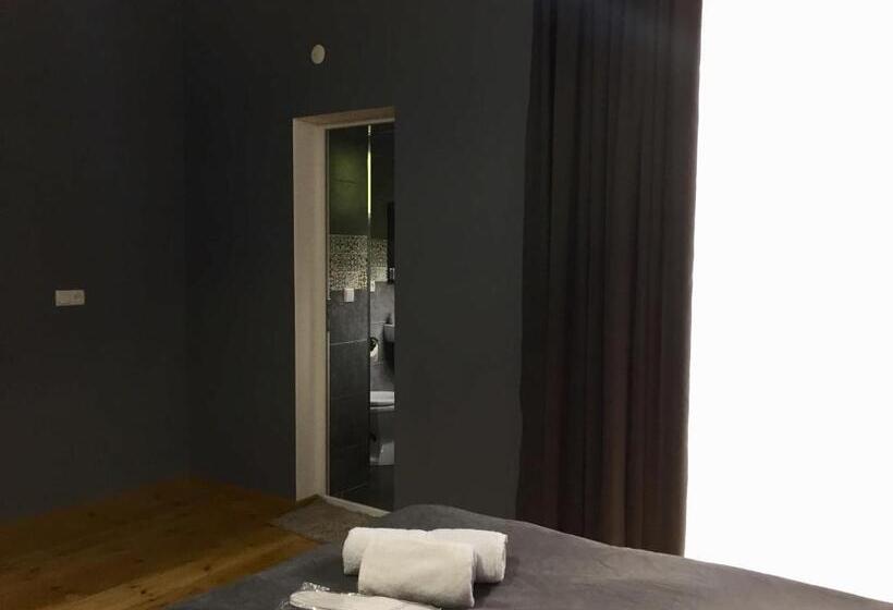 اتاق استاندارد سه نفره, Guest House Maradona