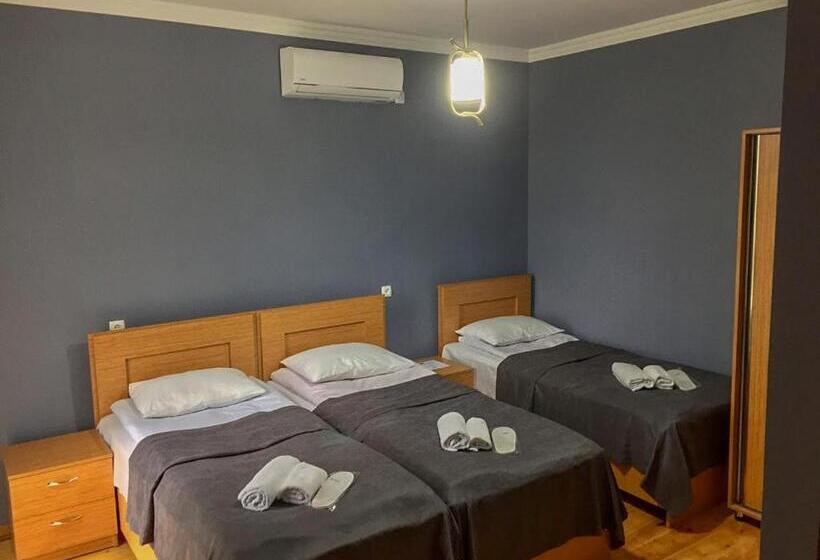 اتاق استاندارد سه نفره, Guest House Maradona