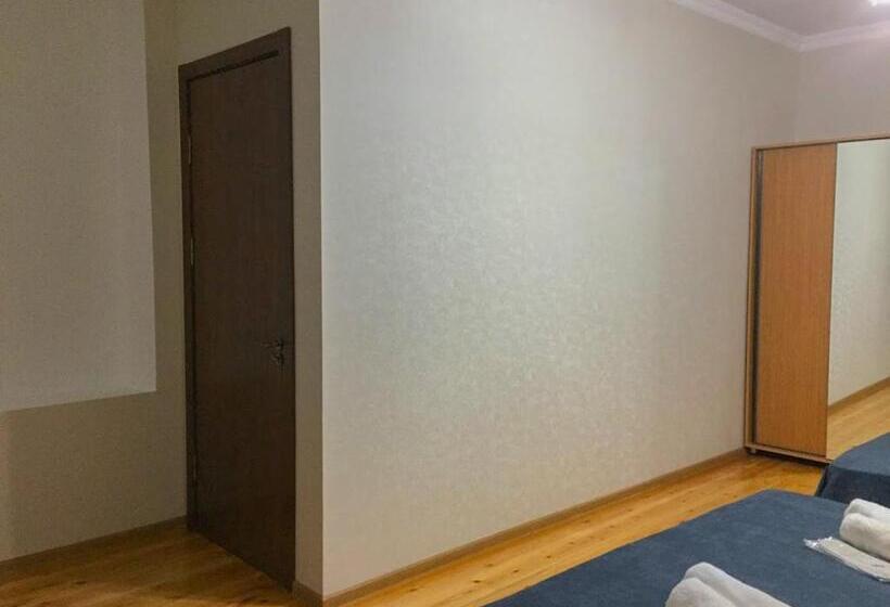 اتاق خانوادگی, Guest House Maradona