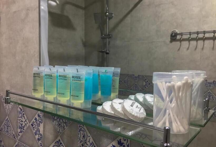 اتاق خانوادگی, Guest House Maradona