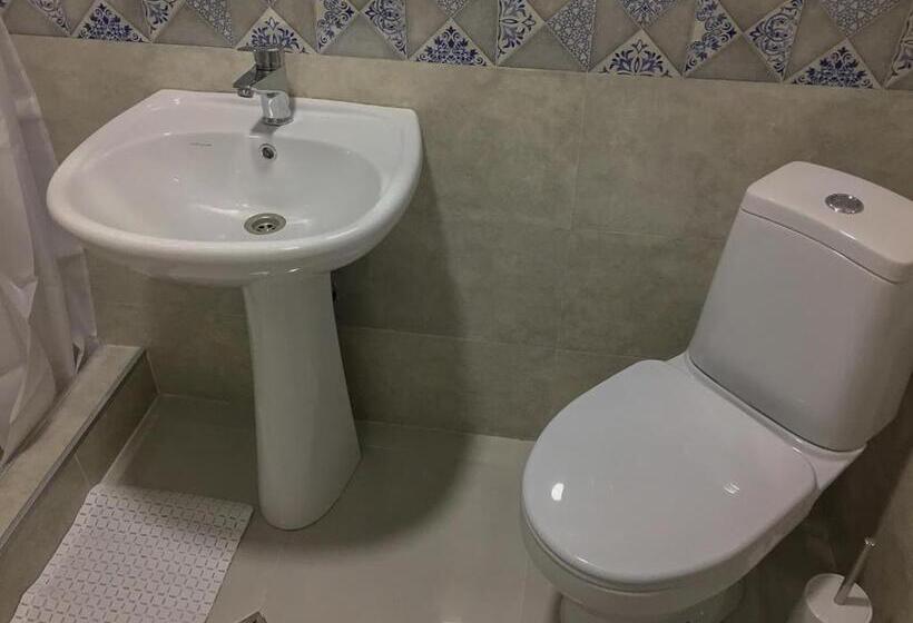 اتاق خانوادگی, Guest House Maradona