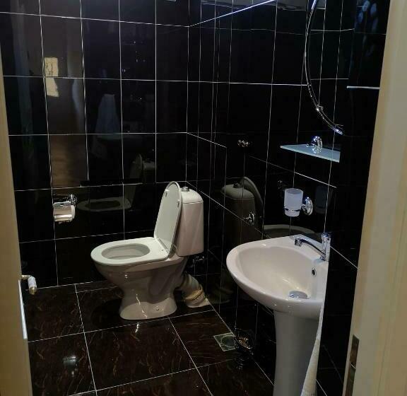 غرفة ديلوكس, Qyavar House