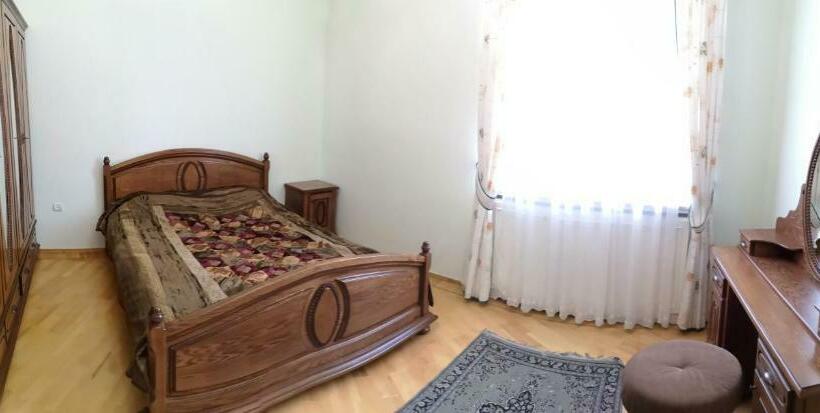 غرفة ديلوكس, Qyavar House