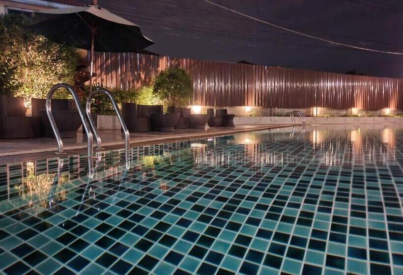 수피리어 룸 풀장 전망, Retreat Resort Pattaya